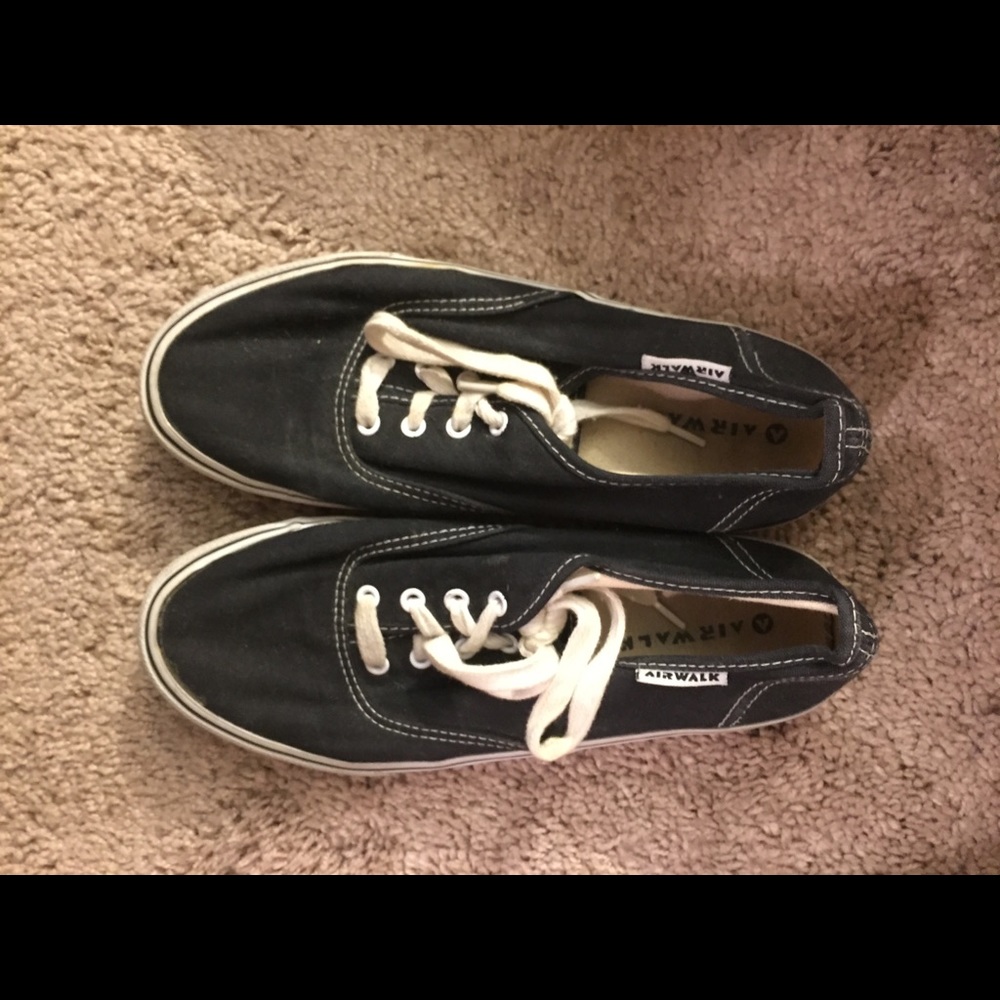 Black Airwalks. Women’s 8